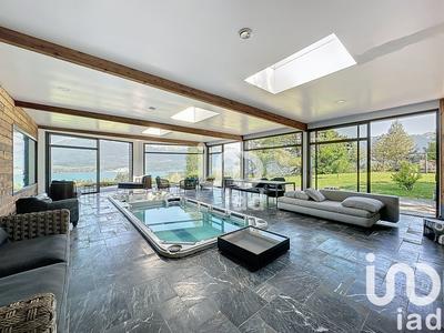 Maison - 332 m² - 8 pièces