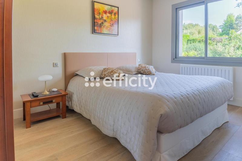 Maison - 232 m² - 11 pièces