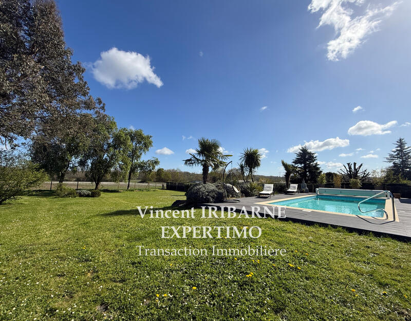 Propriété - 170 m² - 6 pièces