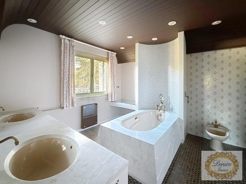 Villa - 390 m² - 6 pièces