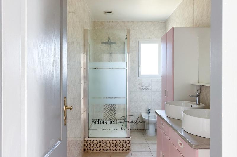 Maison - 236 m² - 9 pièces