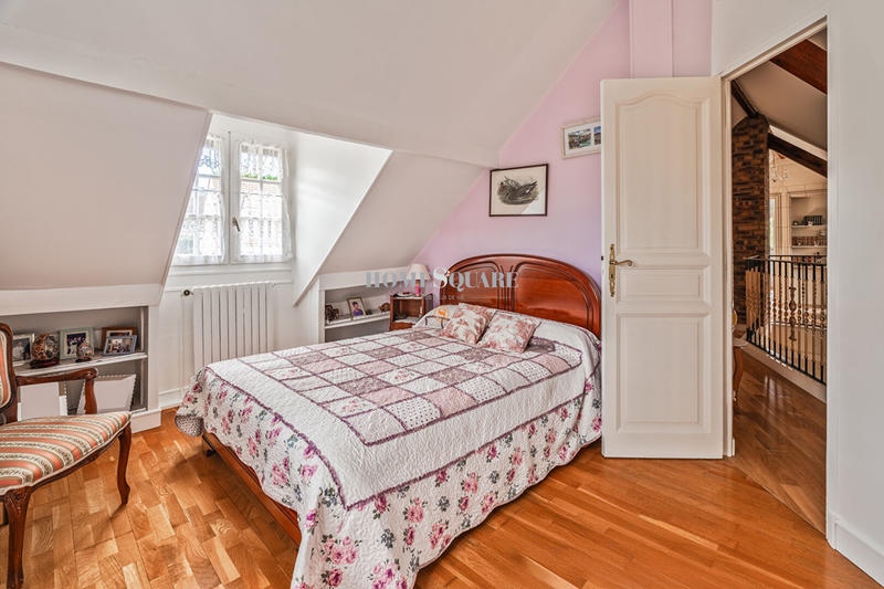 Maison - 193 m² - 10 pièces