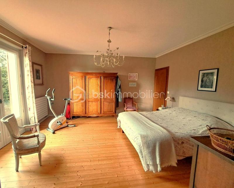 Pavillon - 209 m² - 8 pièces