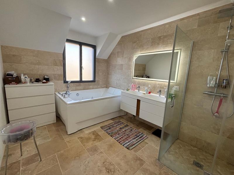 Maison - 183 m² - 7 pièces