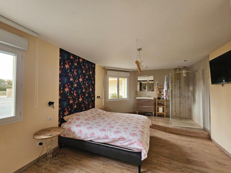 Maison - 202 m² - 7 pièces