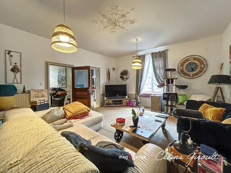 Maison - 270 m² - 11 pièces