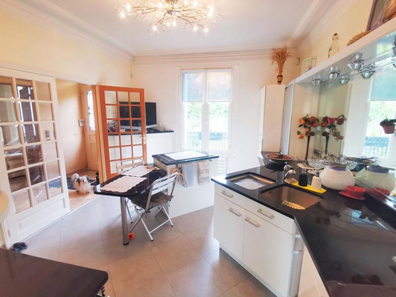 Pavillon - 202 m² - 9 pièces