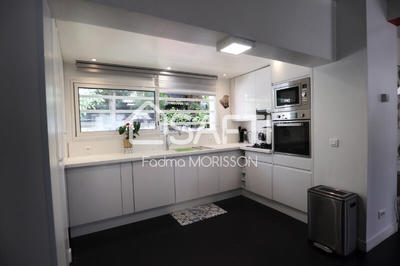 Maison - 230 m² - 8 pièces