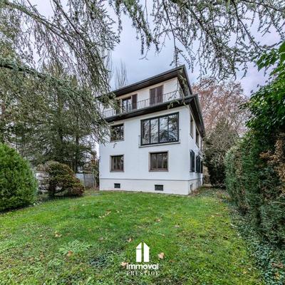 Maison - 288 m² - 13 pièces