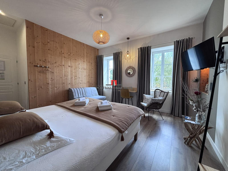 Maison - 300 m² - 11 pièces