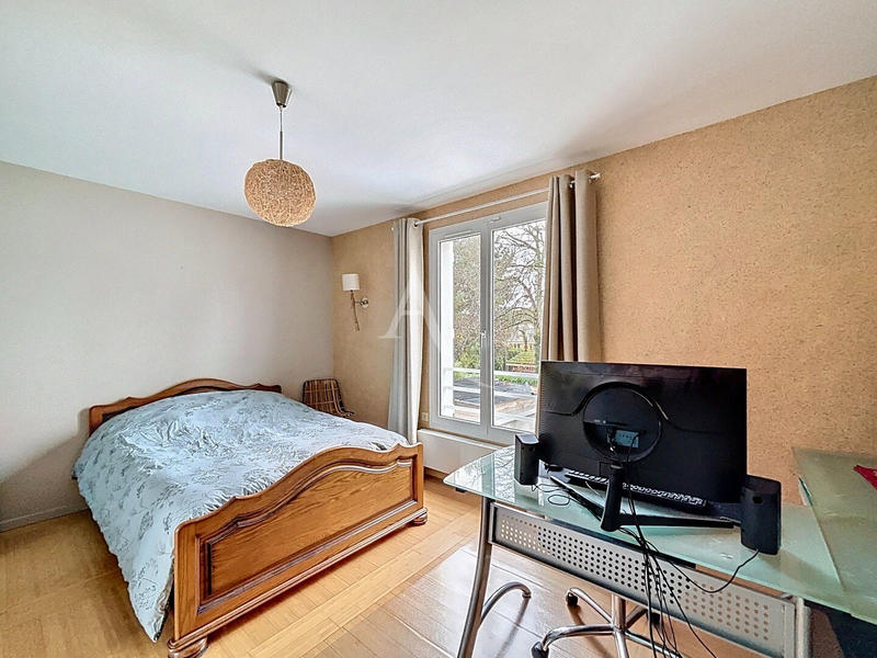 Maison - 214 m² - 6 pièces