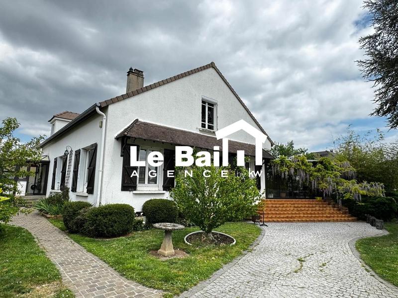 Maison - 280 m² - 9 pièces