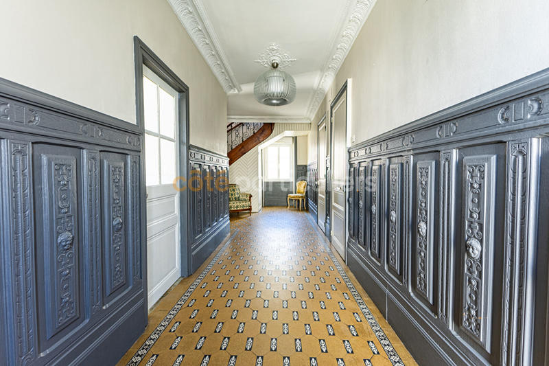 Maison - 360 m² - 10 pièces