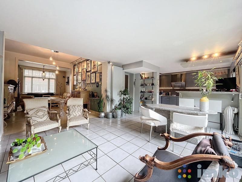 Maison - 233 m² - 7 pièces