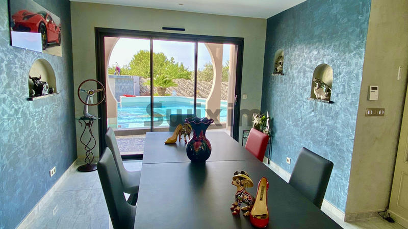 Villa - 377 m² - 8 pièces