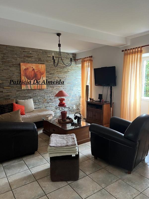 Maison - 213 m² - 8 pièces