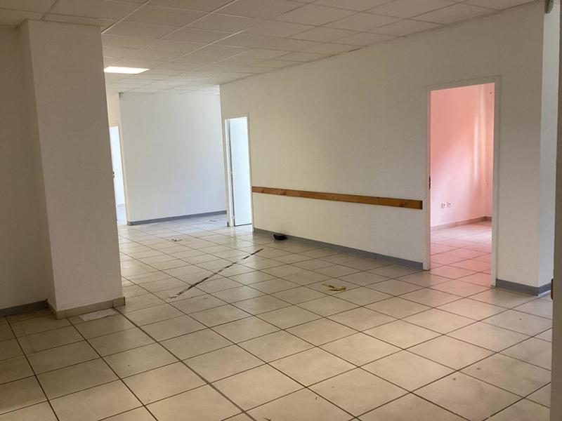 Local d'activités - 210 m² - 5 pièces