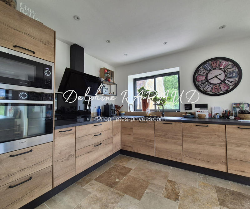 Demeure - 210 m² - 6 pièces