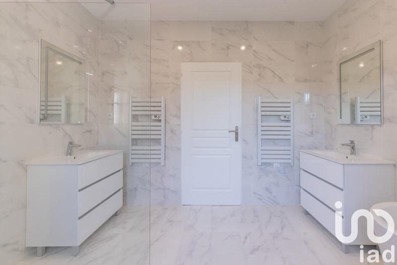 Maison - 216 m² - 7 pièces