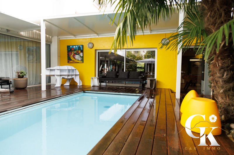 Maison - 393 m² - 9 pièces