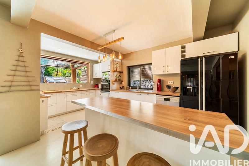 Maison - 255 m² - 8 pièces