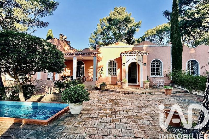 Maison - 292 m² - 11 pièces