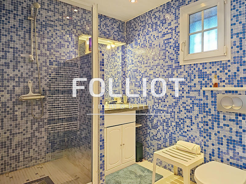 Maison - 227 m² - 7 pièces