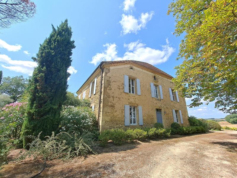 Maison - 427 m² - 12 pièces