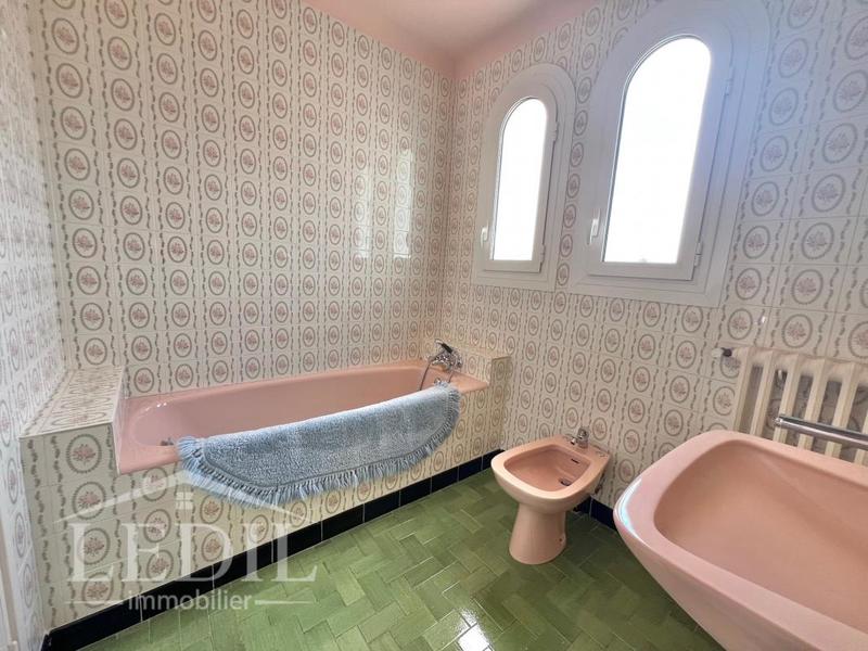 Propriété - 220 m² - 6 pièces