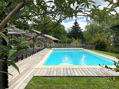 Propriété - 500 m² - 23 pièces