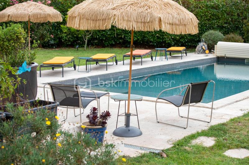 Demeure - 262 m² - 7 pièces