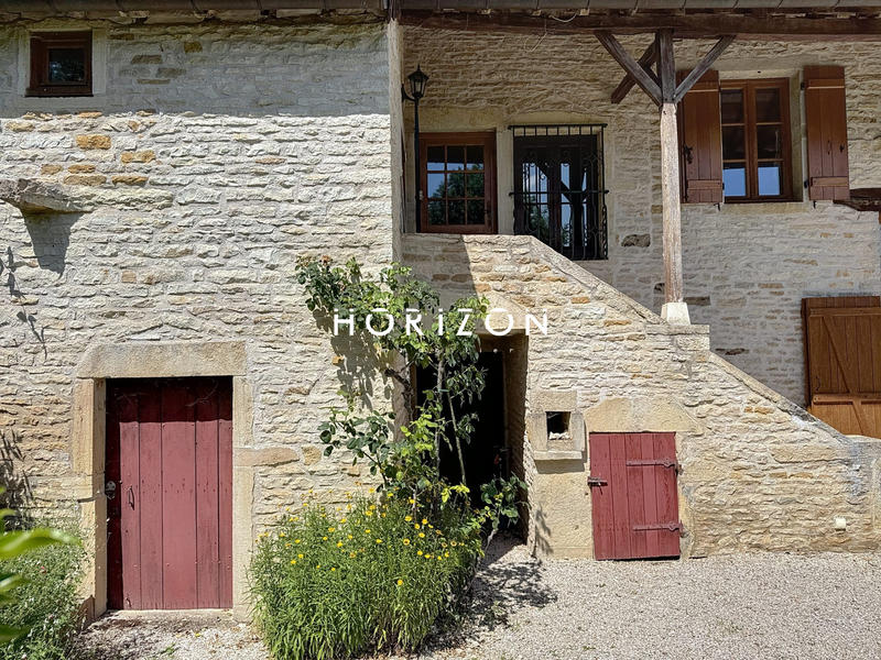 Maison ancienne - 167 m² - 8 pièces