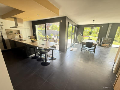 Maison - 160 m² - 7 pièces