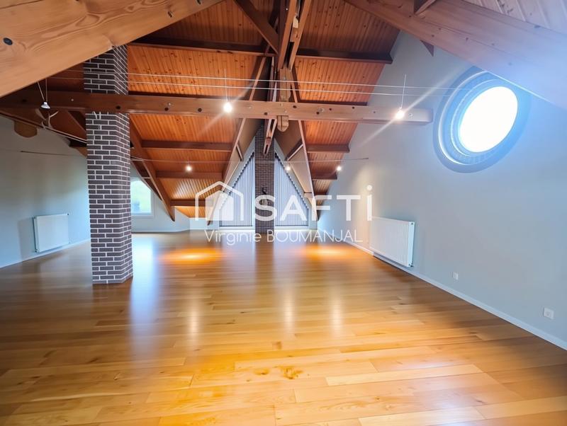 Maison - 221 m² - 6 pièces