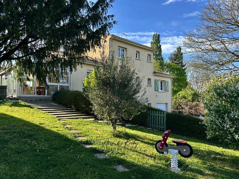 Maison - 165 m² - 7 pièces