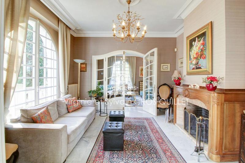 Maison - 215 m² - 8 pièces