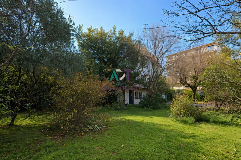 Maison traditionnelle - 181 m² - 10 pièces