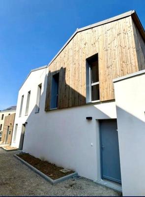 Maison - 95 m² - 4 pièces