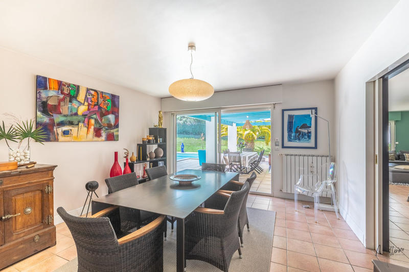 Maison - 300 m² - 7 pièces