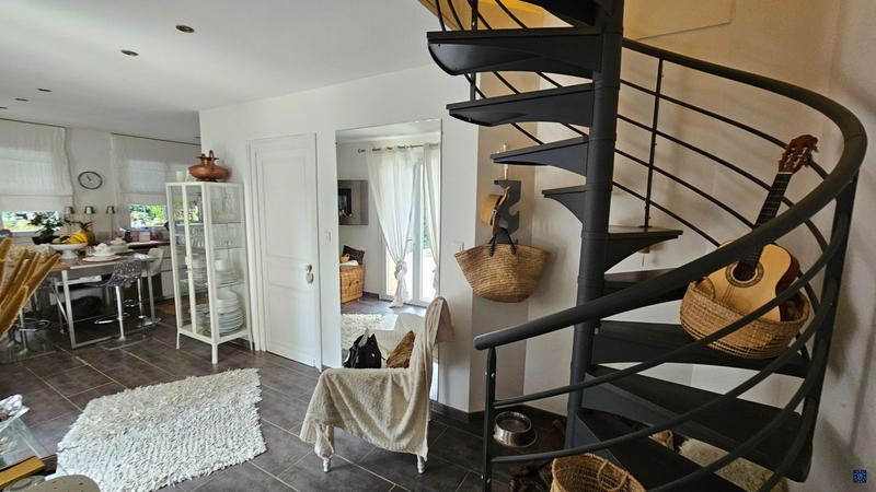 Maison - 198 m² - 7 pièces