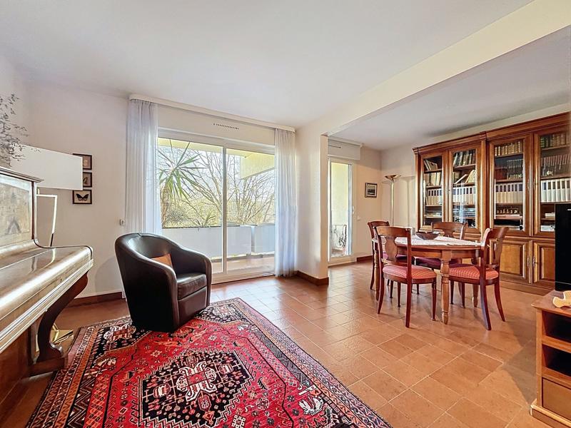 Appartement - 95 m² - 5 pièces