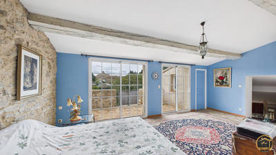 Maison traditionnelle - 275 m² - 10 pièces