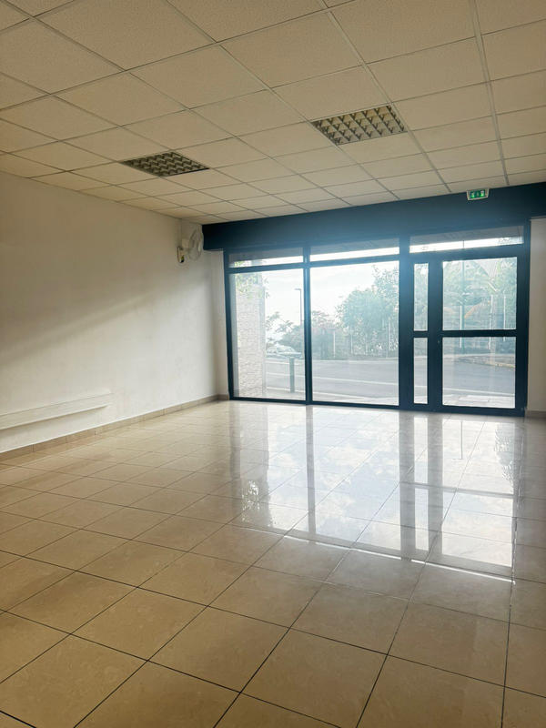 Local commercial - 64 m²