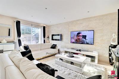 Maison - 268 m² - 10 pièces