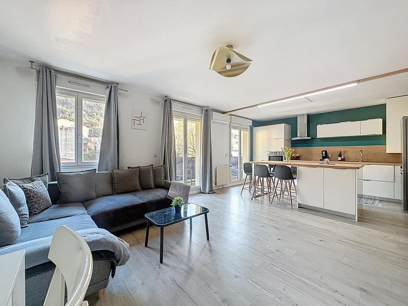 Appartement - 90 m² - 4 pièces