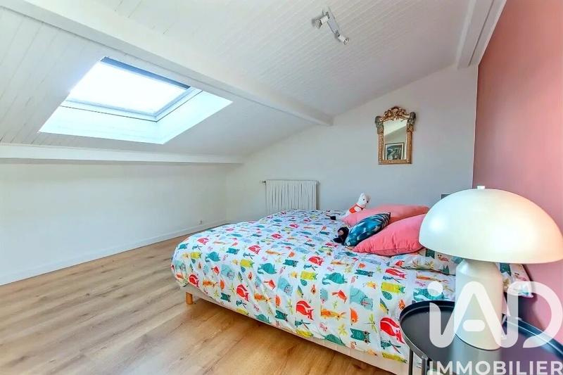 Maison - 243 m² - 9 pièces