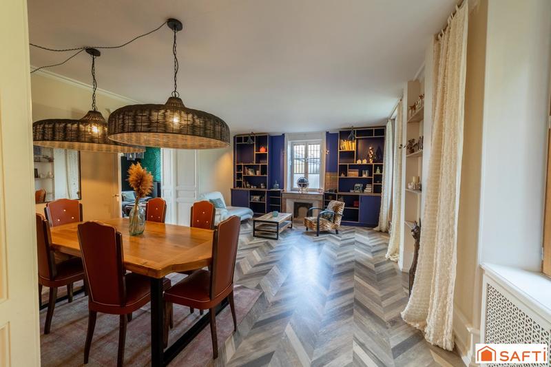 Maison - 270 m² - 8 pièces