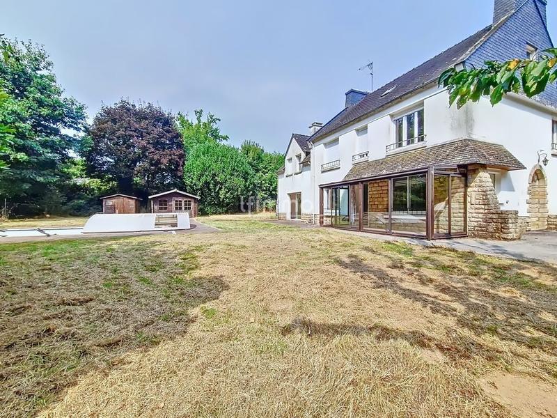 Maison - 213 m² - 9 pièces