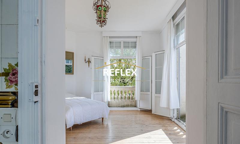 Maison - 317 m² - 12 pièces