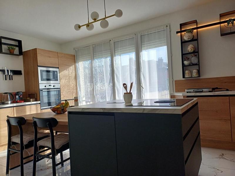 Maison - 195 m² - 7 pièces